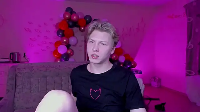 Snapshot of TheMikeSever chatting on 01.09.25 TheMikeSever online show from 01.09.25