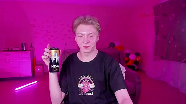 Snapshot of TheMikeSever chatting on 01.12.25 TheMikeSever online show from 01.12.25