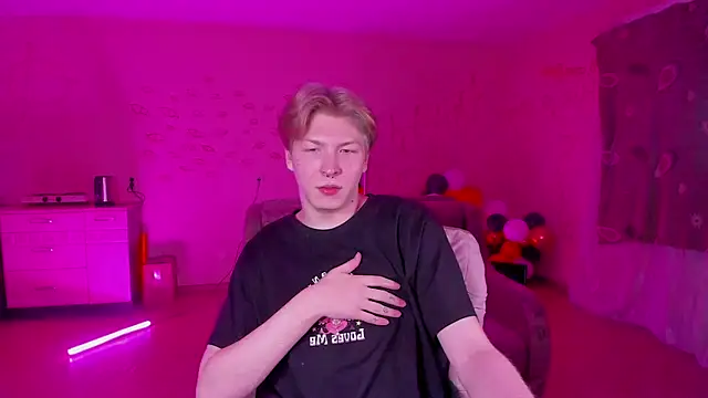 Snapshot of TheMikeSever chatting on 01.12.25 TheMikeSever online show from 01.12.25