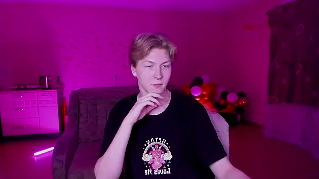 Snapshot of TheMikeSever chatting on 01.20.25 TheMikeSever online show from 01.20.25