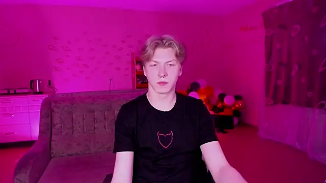 Snapshot of TheMikeSever chatting on 01.22.25 TheMikeSever online show from 01.22.25