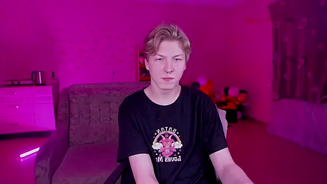 Snapshot of TheMikeSever chatting on 01.26.25 TheMikeSever online show from 01.26.25