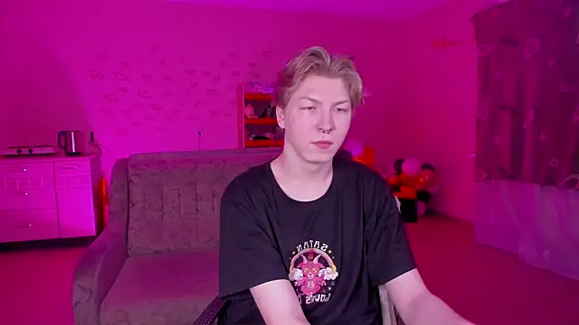 Snapshot of TheMikeSever chatting on 01.27.25 TheMikeSever online show from 01.27.25