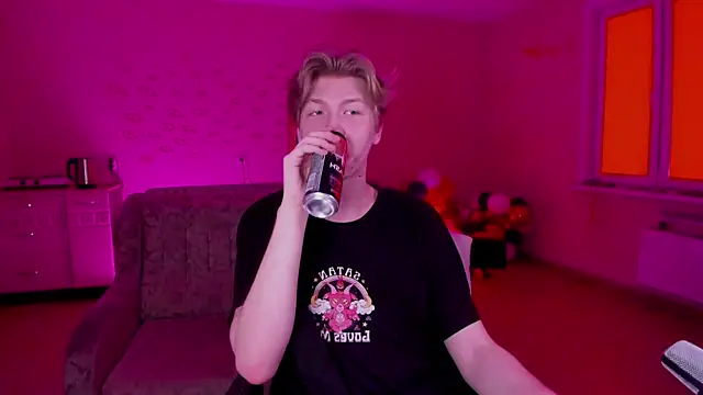 Snapshot of TheMikeSever chatting on 01.30.25 TheMikeSever online show from 01.30.25