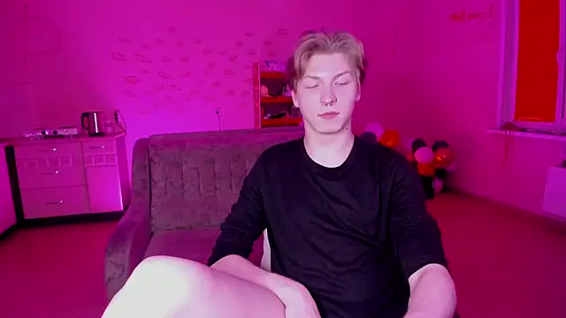 Snapshot of TheMikeSever chatting on 02.04.25 TheMikeSever online show from 02.04.25