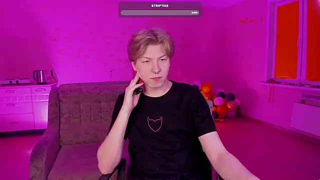 Snapshot of TheMikeSever chatting on 02.13.25 TheMikeSever online show from 02.13.25