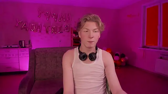 Snapshot of TheMikeSever chatting on 02.18.25 TheMikeSever online show from 02.18.25