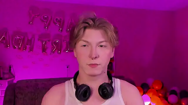 Snapshot of TheMikeSever chatting on 02.19.25 TheMikeSever online show from 02.19.25