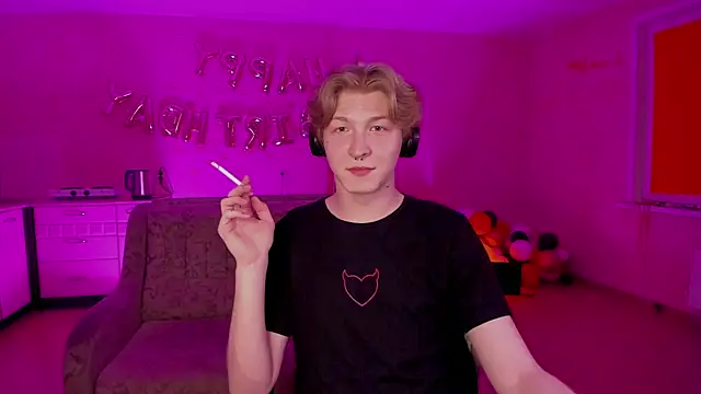 Snapshot of TheMikeSever chatting on 03.05.25 TheMikeSever online show from 03.05.25