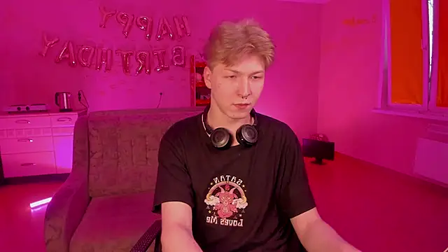 Snapshot of TheMikeSever chatting on 03.21.25 TheMikeSever online show from 03.21.25