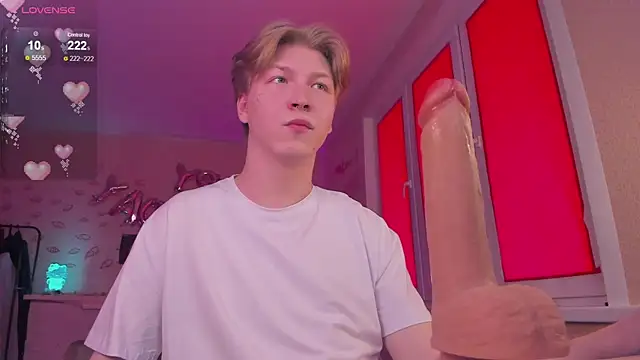 Snapshot of TheMikeSever chatting on 09.12.25 TheMikeSever online show from 09.12.25