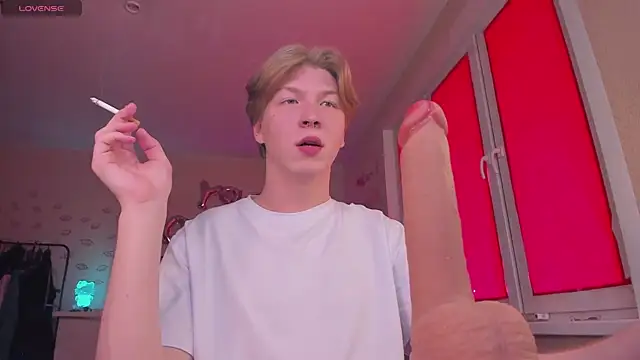 Snapshot of TheMikeSever chatting on 10.05.25 TheMikeSever online show from 10.05.25