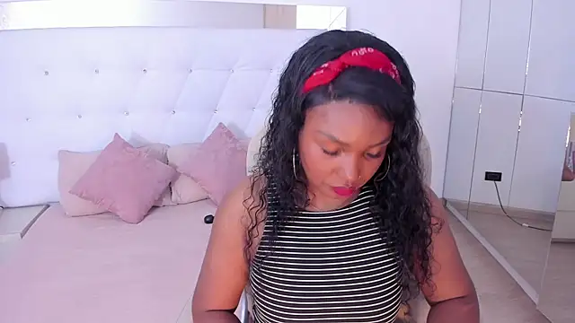 Isla Scott online show from 10.16.25