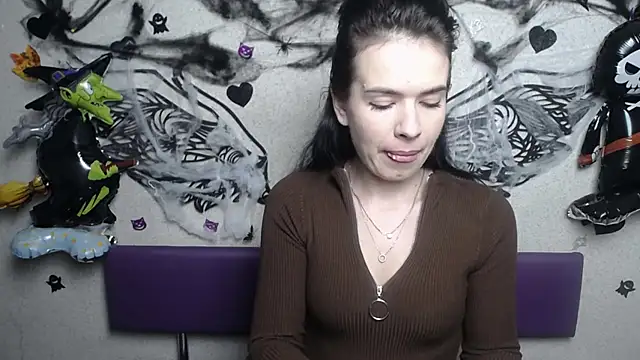 JasmineKouch online show from 11.08.25