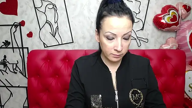 Snapshot of ElizabethSho chatting on 03.16.25 ElizabethSho online show from 03.16.25