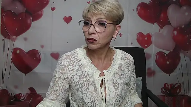 Snapshot of EllaBonito chatting on 04.05.26 EllaBonito online show from 04.05.26