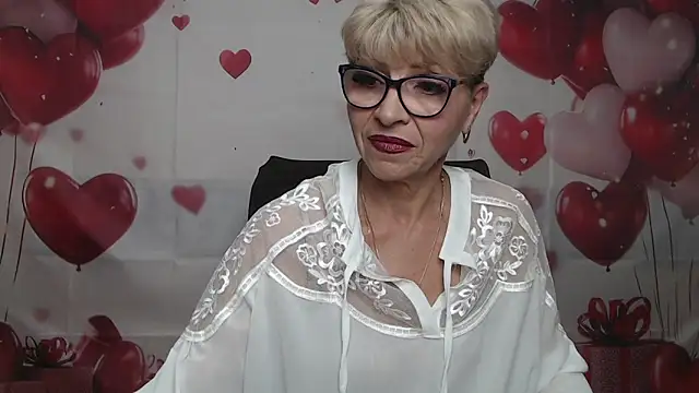 Snapshot of EllaBonito chatting on 04.18.26 EllaBonito online show from 04.18.26