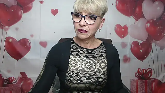 Snapshot of EllaBonito chatting on 05.07.26 EllaBonito online show from 05.07.26