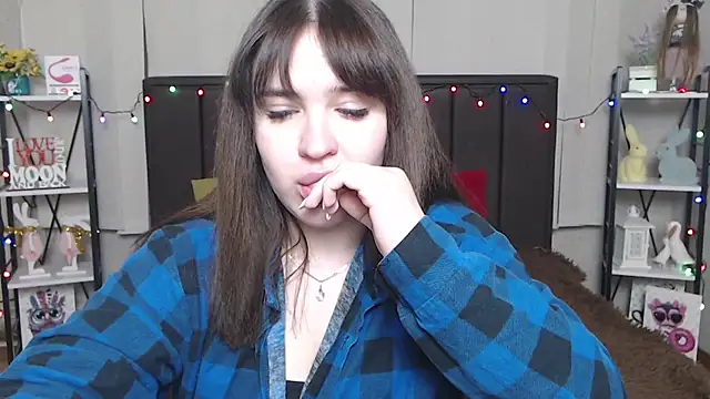 Snapshot of LauraHlot chatting on 02.10.25 LauraHlot online show from 02.10.25