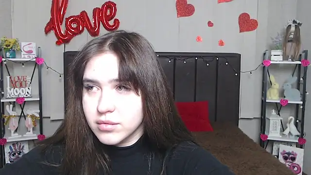 Snapshot of LauraHlot chatting on 02.16.25 LauraHlot online show from 02.16.25