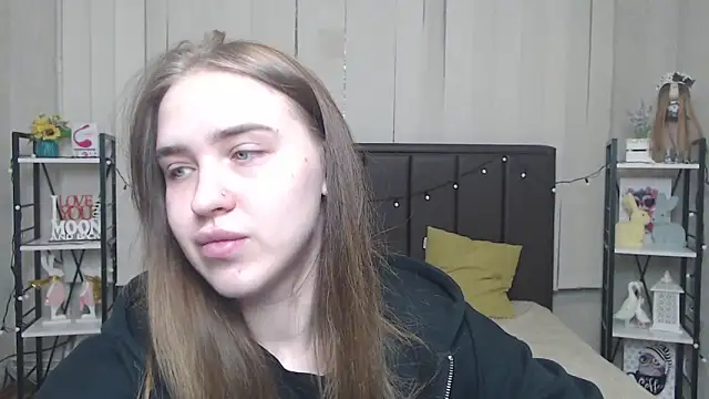 Snapshot of LauraHlot chatting on 09.20.25 LauraHlot online show from 09.20.25