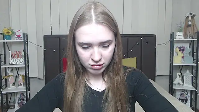 Snapshot of LauraHlot chatting on 10.15.25 LauraHlot online show from 10.15.25