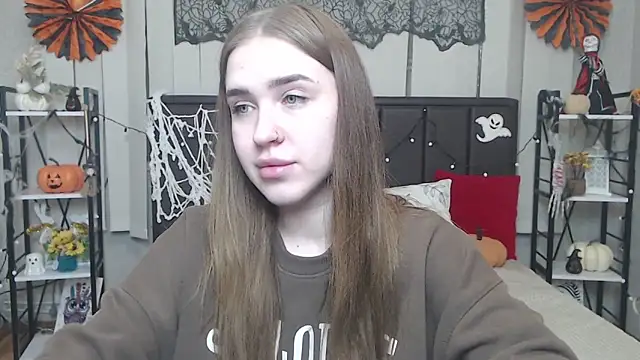 Snapshot of LauraHlot chatting on 10.20.25 LauraHlot online show from 10.20.25