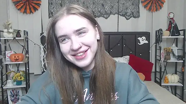 LauraHlot online show from 10.26.25