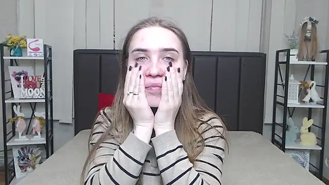 LauraHlot online show from 12.05.25