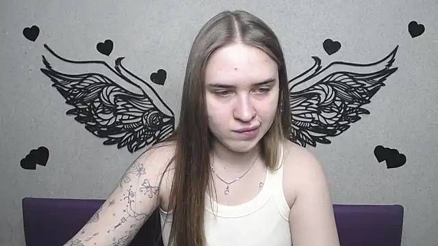 LauraHlot online show from 05.06.26