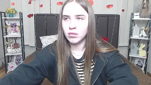LauraHlot online show from 05.31.26