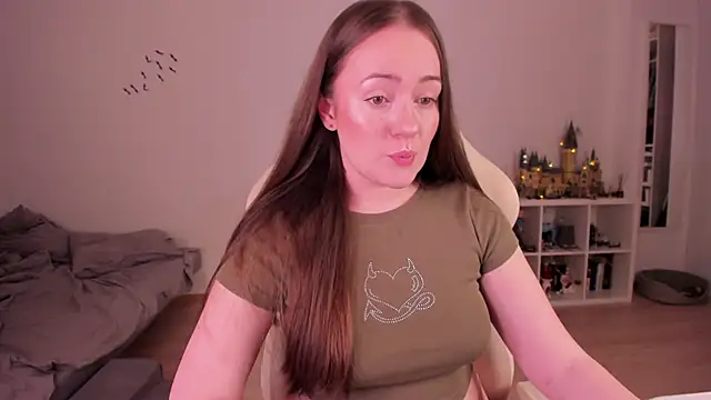 WalkingGirl online show from 11.05.25