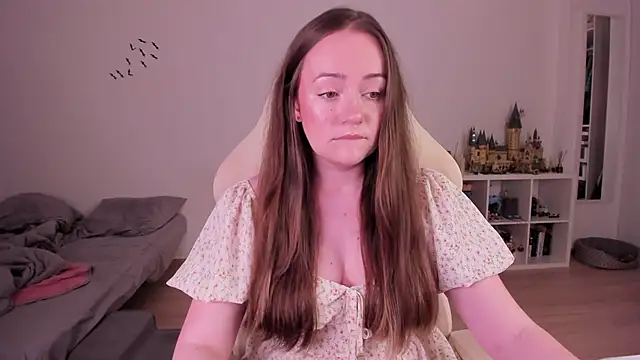 WalkingGirl online show from 11.06.25