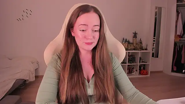 WalkingGirl online show from 12.13.25