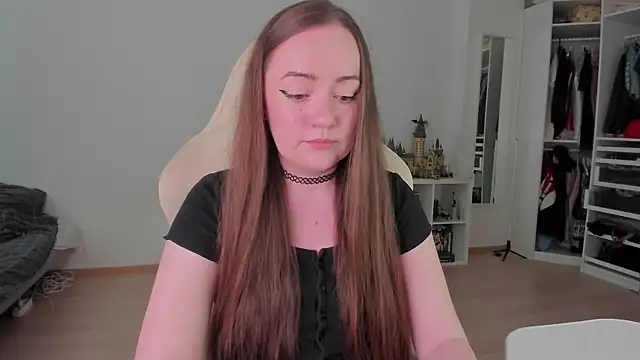 Snapshot of WalkingGirl chatting on 07.13.26 WalkingGirl online show from 07.13.26