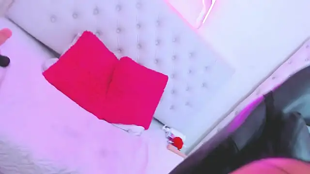 Snapshot of silvana__miller chatting on 01.22.25 silvana miller online show from 01.22.25