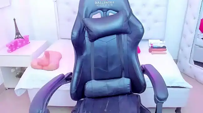 Snapshot of silvana__miller chatting on 01.30.25 silvana miller online show from 01.30.25