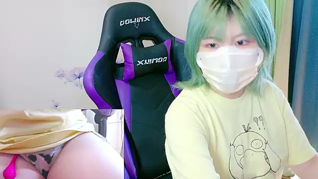 Snapshot of hazuki_8008 chatting on 09.26.25 hazuki 8008 online show from 09.26.25