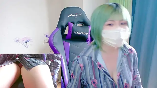 Snapshot of hazuki_8008 chatting on 09.30.25 hazuki 8008 online show from 09.30.25