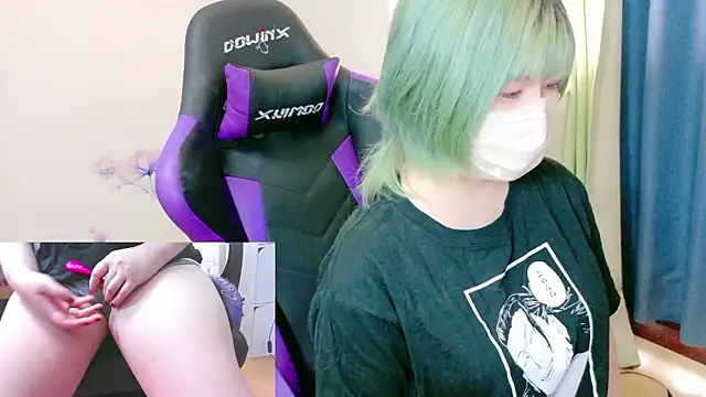 Snapshot of hazuki_8008 chatting on 10.01.25 hazuki 8008 online show from 10.01.25