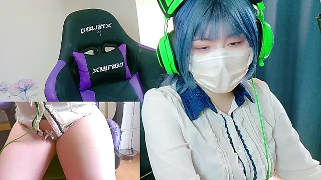 Snapshot of hazuki_8008 chatting on 10.20.25 hazuki 8008 online show from 10.20.25