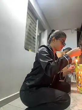 Snapshot of Arilw chatting on 12.08.24 Arilw online show from 12.08.24