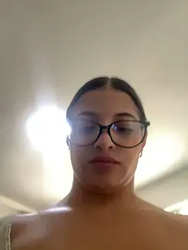 Snapshot of Arilw chatting on 01.04.25 Arilw online show from 01.04.25