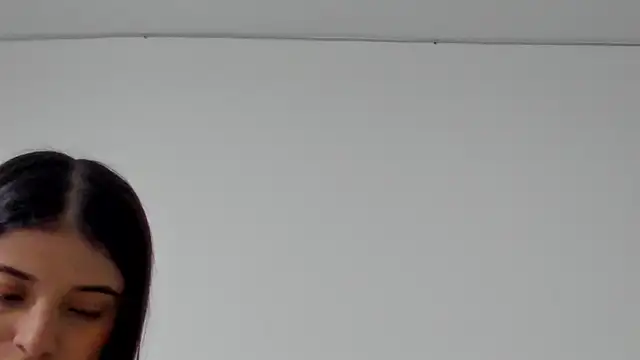 Snapshot of Arilw chatting on 02.05.25 Arilw online show from 02.05.25