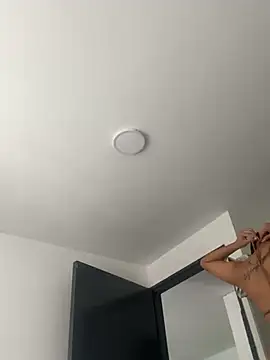 Snapshot of Arilw chatting on 02.23.25 Arilw online show from 02.23.25