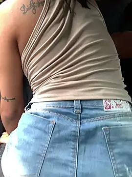 Snapshot of Arilw chatting on 03.06.25 Arilw online show from 03.06.25