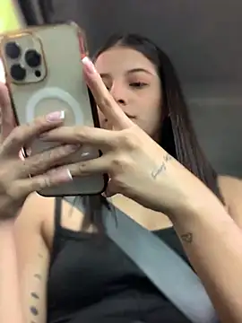 Snapshot of Arilw chatting on 03.10.25 Arilw online show from 03.10.25