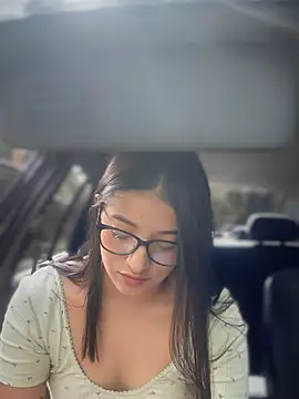 Snapshot of Arilw chatting on 03.18.25 Arilw online show from 03.18.25