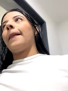 Snapshot of Arilw chatting on 09.17.25 Arilw online show from 09.17.25