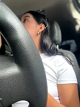 Snapshot of Arilw chatting on 10.11.25 Arilw online show from 10.11.25